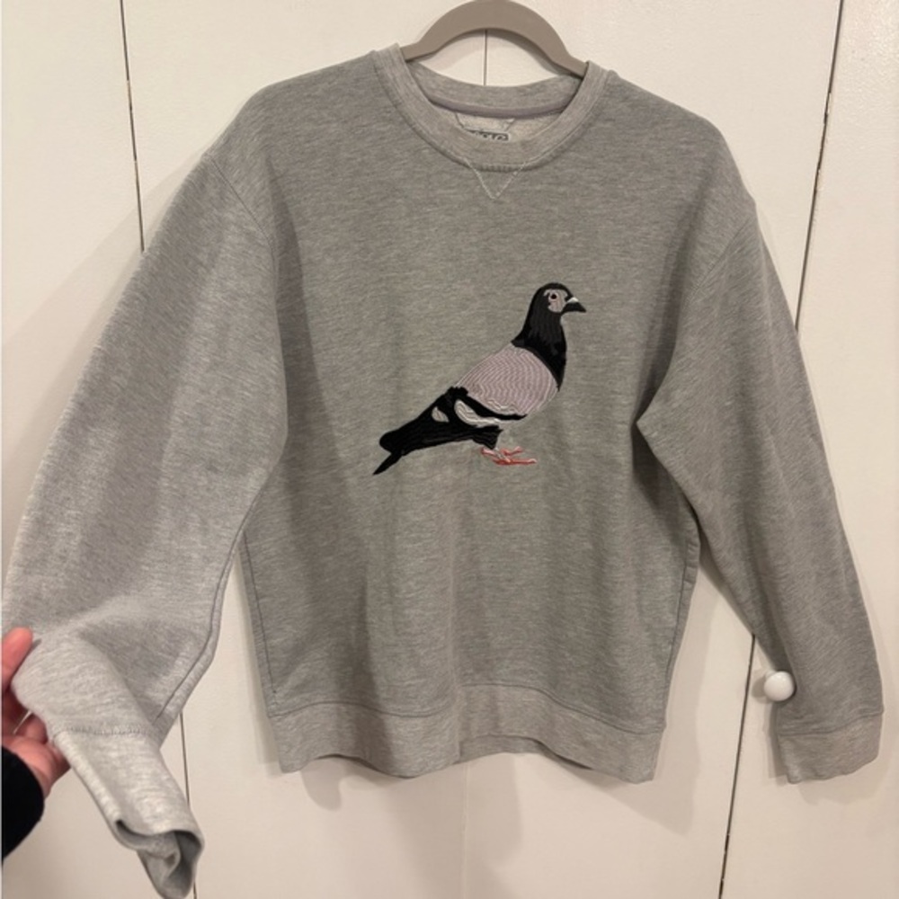 Staple Heather Grey Tonal Pigeon
Crewneck size Medium